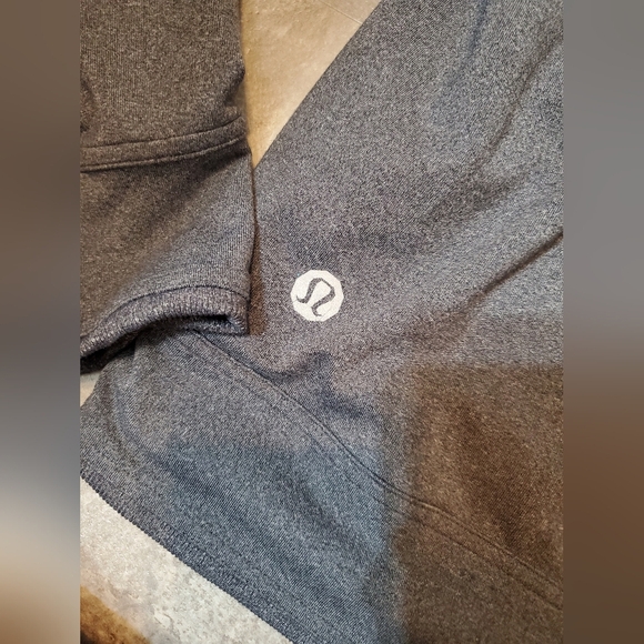 Lululemon heathered grey jacket. Red touch. Y2K. Men size M. - Picture 4 of 10